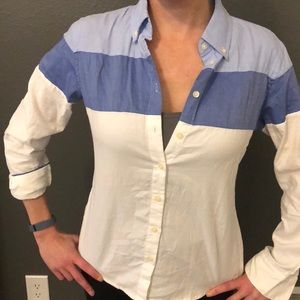 Banana Republic Oxford. Full button cute fitting.